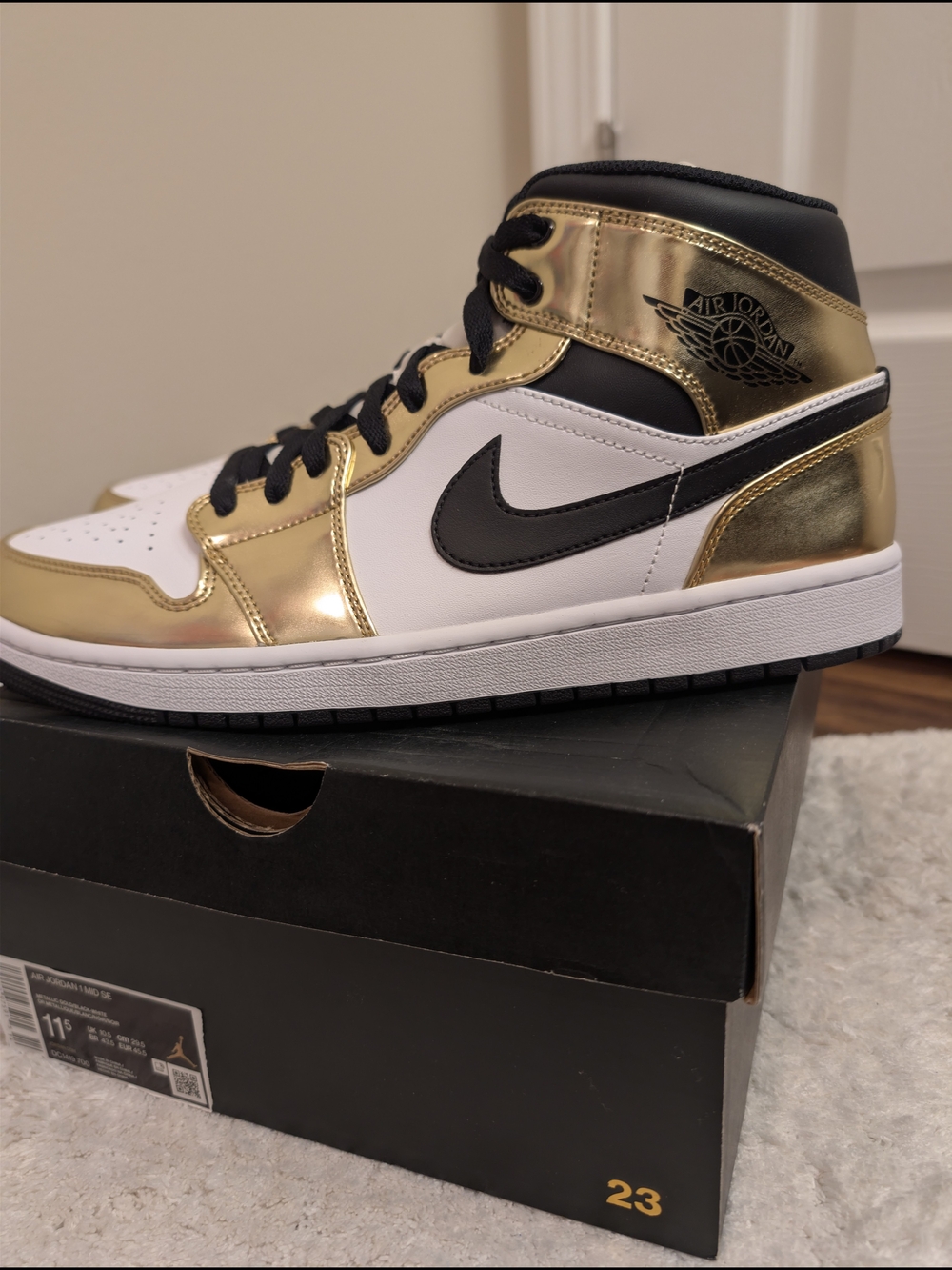 Air Jordan 1 Mid Men’s Shoes - Metallic Gold